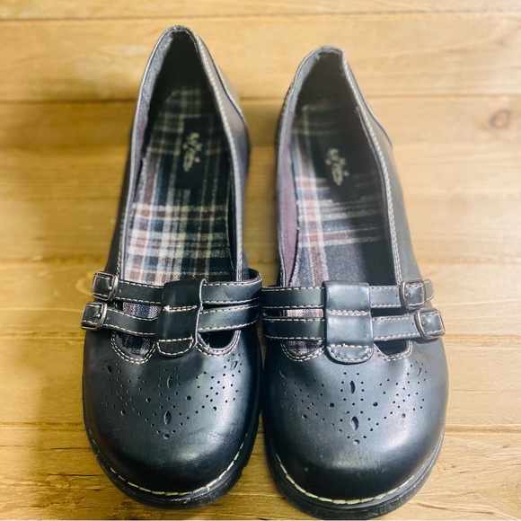 Self Esteem Shoes - Self Esteem Mary Jane flat shoes with buckles in the front Excellent Condition